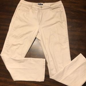 Bandolino, cream color stretch jeans,12 “Caroline”